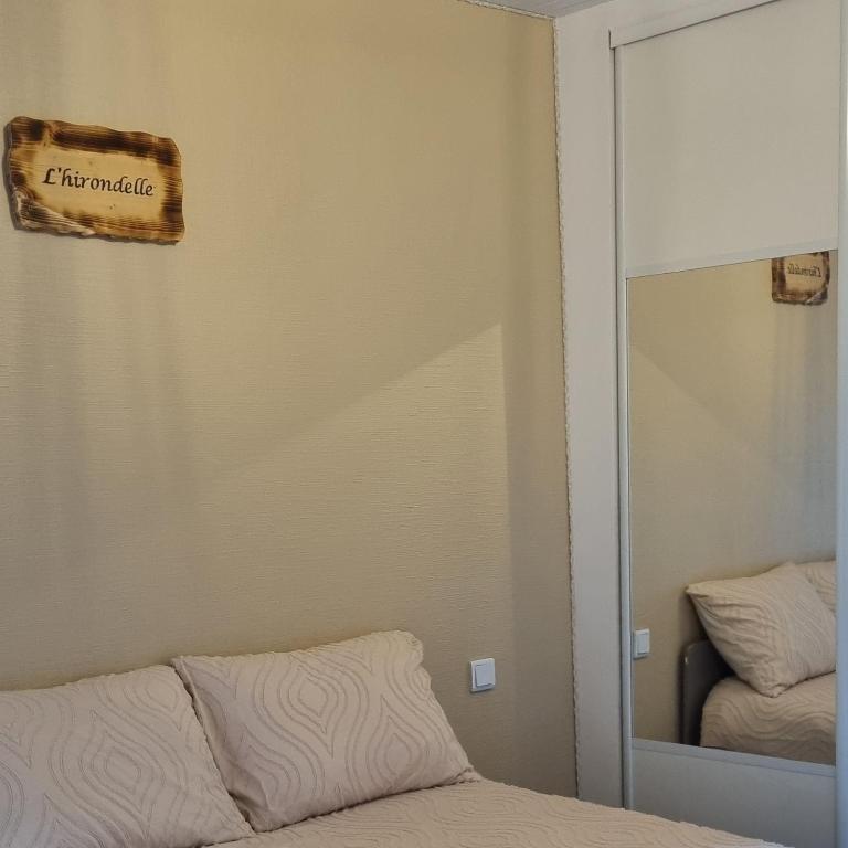 Postel nebo postele na pokoji v ubytování L'hirondelle