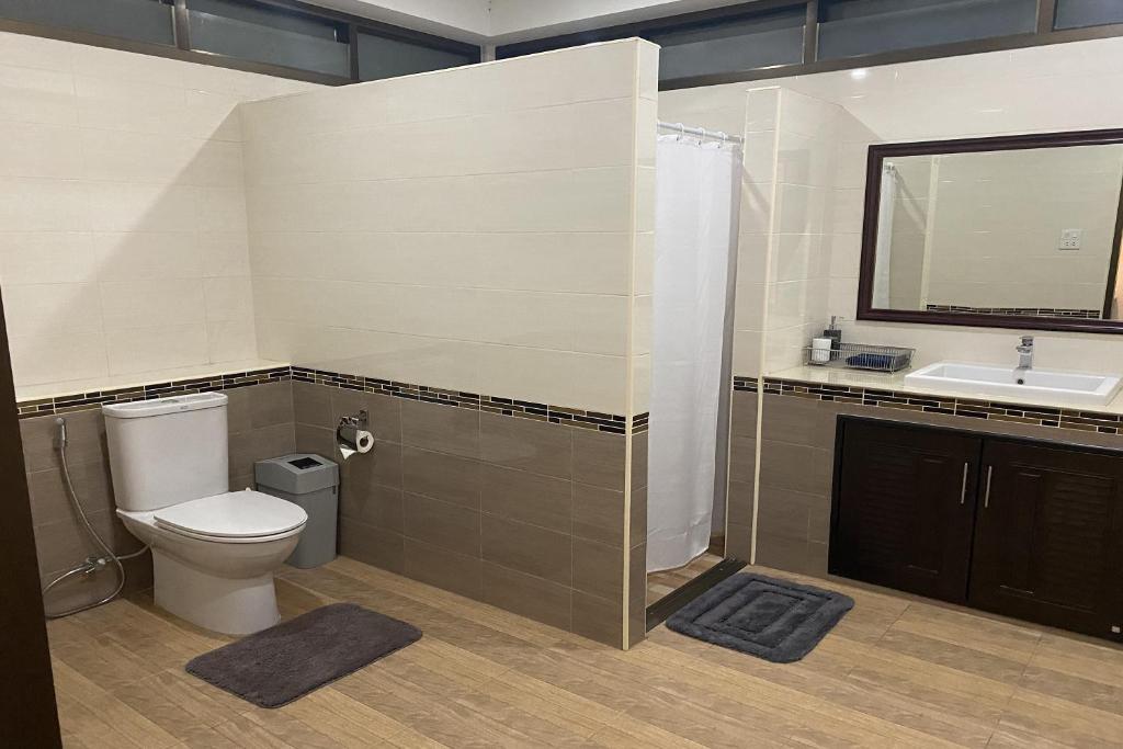 Koupelna v ubytování Sanaepatan Home Resort - เสน่ห์ป่าตาล โฮม รีสอร์ต