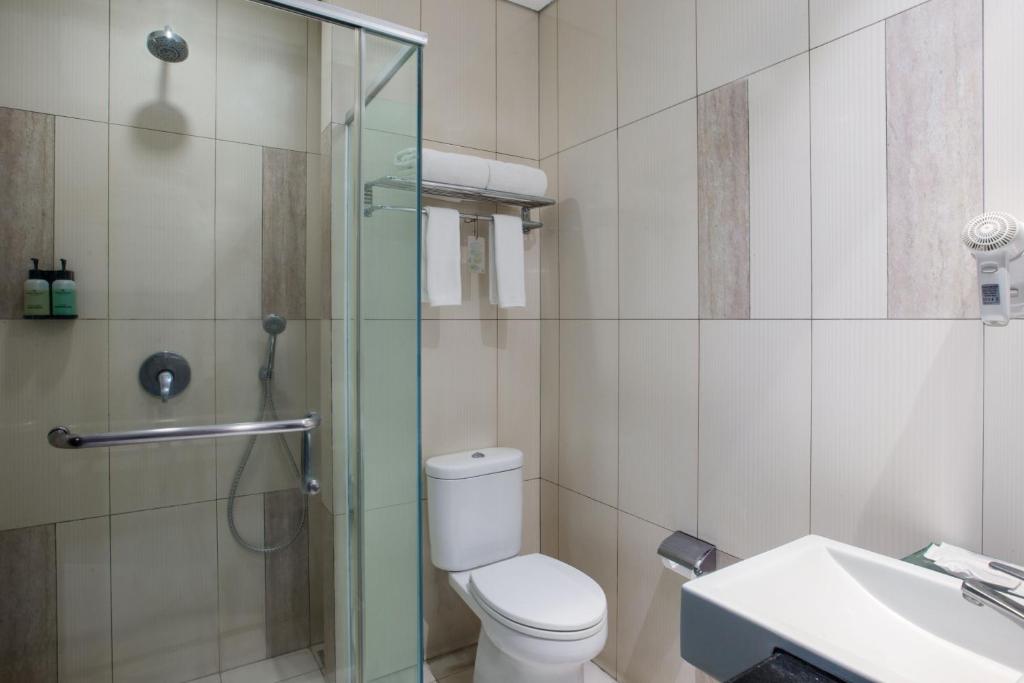Koupelna v ubytování Hotel Santika Tasikmalaya