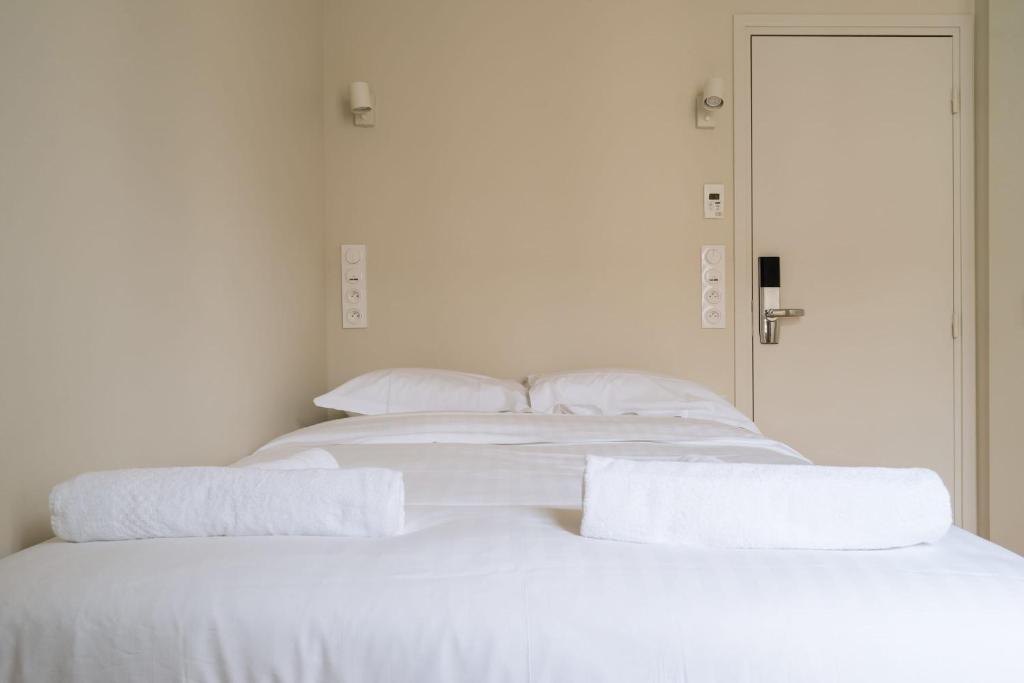 Posteľ alebo postele v izbe v ubytovaní Beautiful room with ensuite bathroom in Paris!