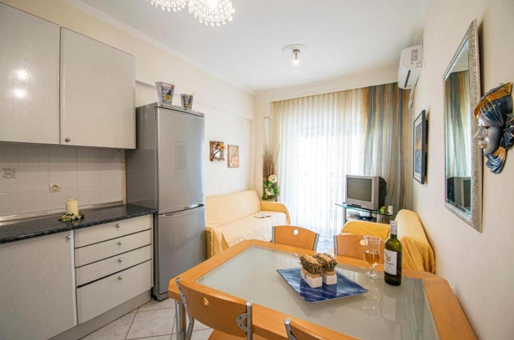 Η κουζίνα ή μικρή κουζίνα στο Isthmus luxury apartment