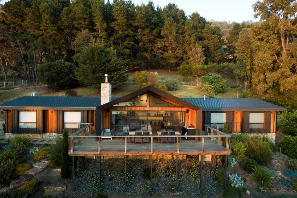 En have udenfor Pinewood High Country Retreat - Lake Eildon Luxe