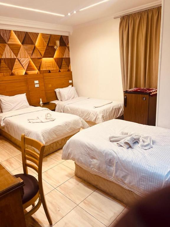 Postel nebo postele na pokoji v ubytování Pharoah's Palace hotel
