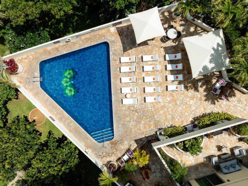 Bazén v ubytování Luana Waikiki Hotel & Suites nebo v jeho okolí