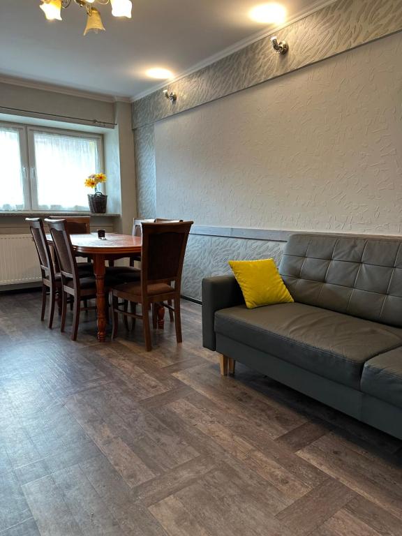 Posedenie v ubytovaní APARTAMENT NAD KAMIEŃCZYKIEM II