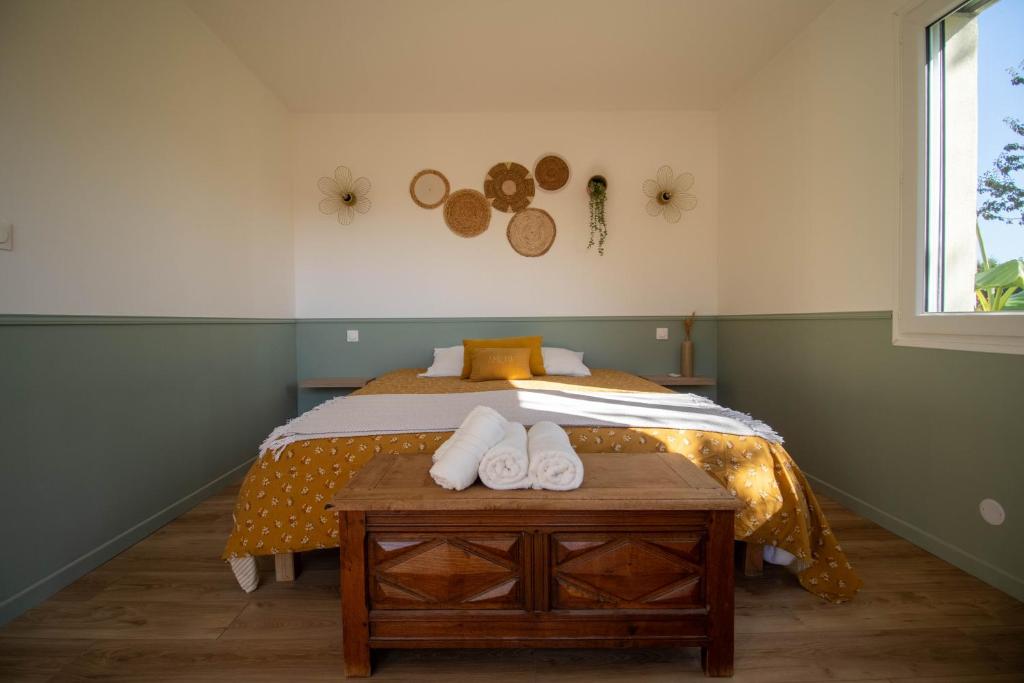 Postel nebo postele na pokoji v ubytování Gîte Le Chapitre
