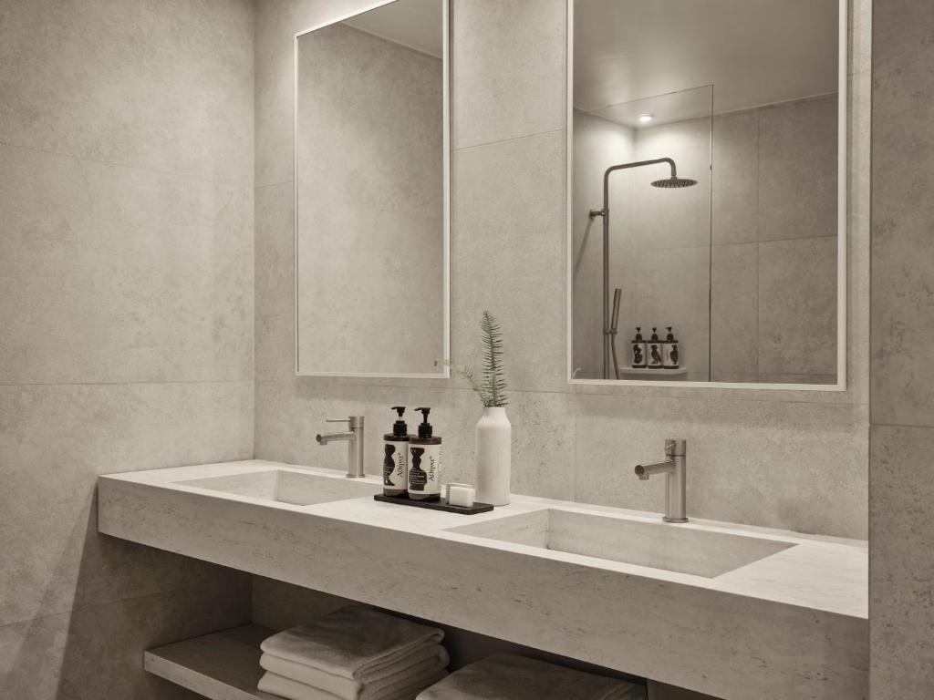Koupelna v ubytování Doryssa Method Hotel