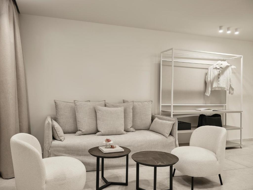 Posezení v ubytování Doryssa Method Hotel
