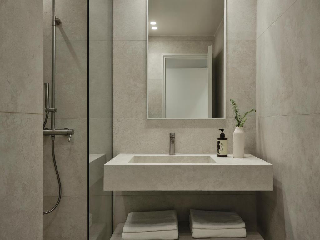 Koupelna v ubytování Doryssa Method Hotel