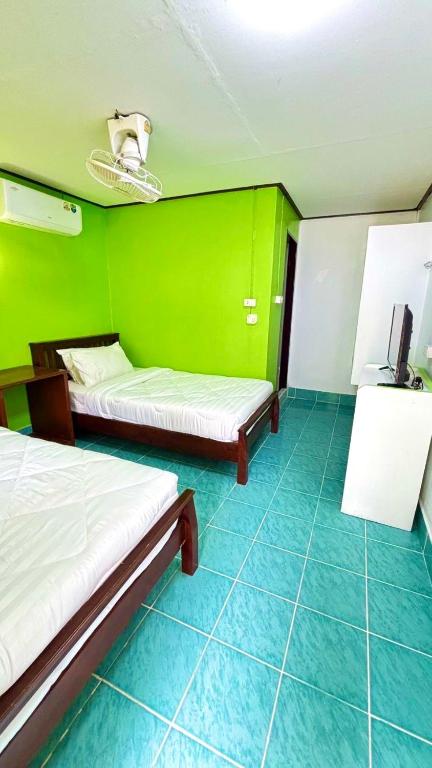 Postel nebo postele na pokoji v ubytování Alanta aonang resort