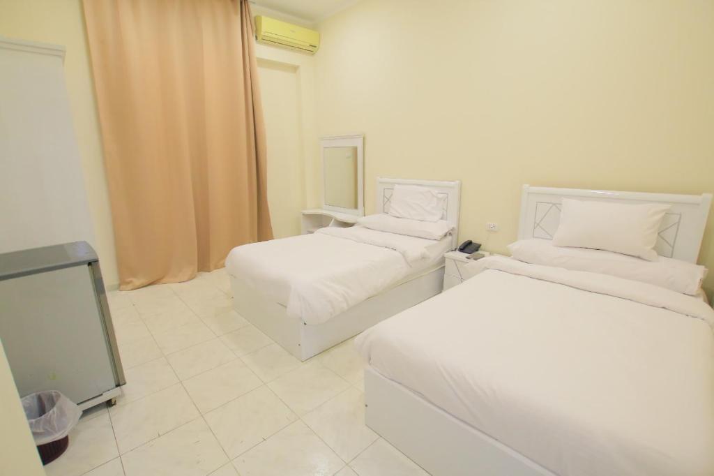 Postel nebo postele na pokoji v ubytování Cairo Crown Hotel