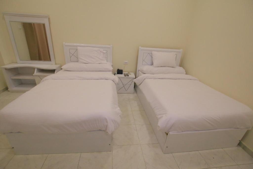 Postel nebo postele na pokoji v ubytování Cairo Crown Hotel