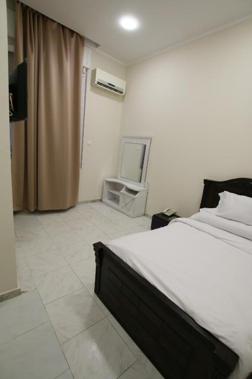 Postel nebo postele na pokoji v ubytování Cairo Crown Hotel