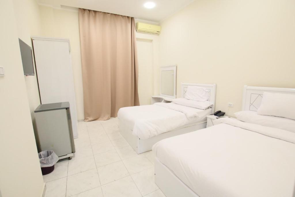 Postel nebo postele na pokoji v ubytování Cairo Crown Hotel