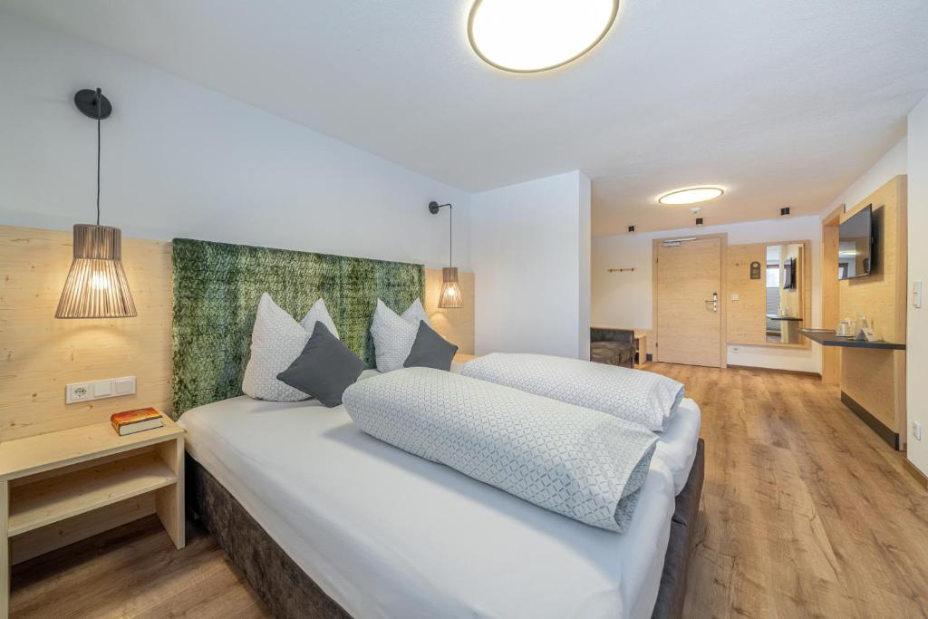 Postel nebo postele na pokoji v ubytování Haus Gstrein