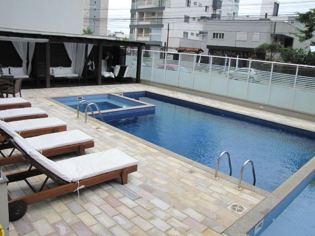 a swimming pool on the roof of a building at RCM Vilas - Porto Picarras in Piçarras