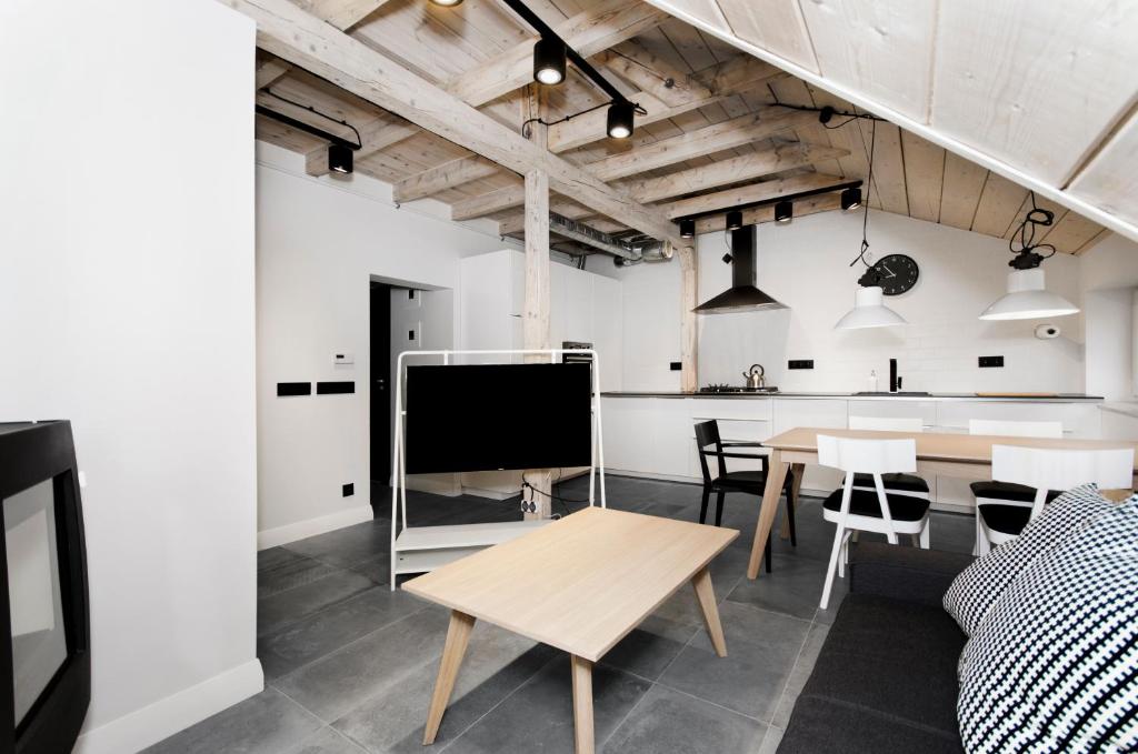 a living room with a table and a tv at Apartament Świerkowy in Stronie Śląskie