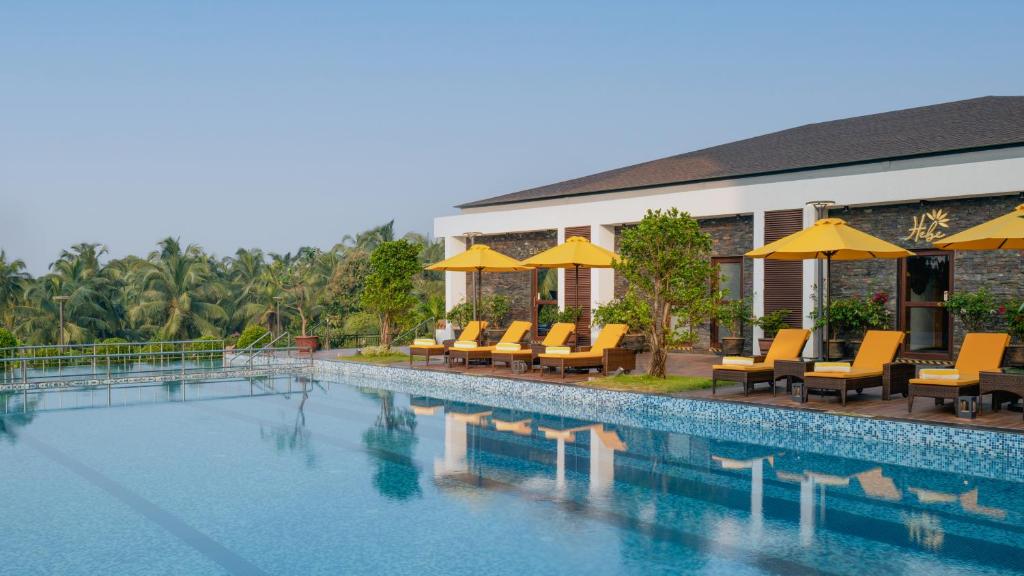Bazén v ubytování Cloud9 Sarovar Premiere Palomen Goa nebo v jeho okolí