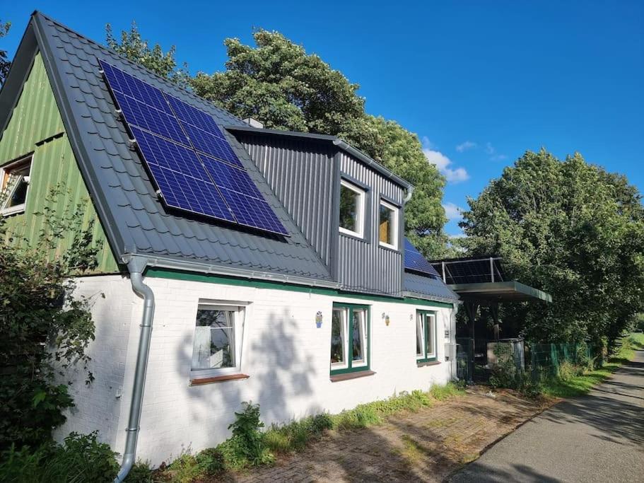 a house with solar panels on the roof at Haus Wallapampa im Grünen entspannen in Landscheide