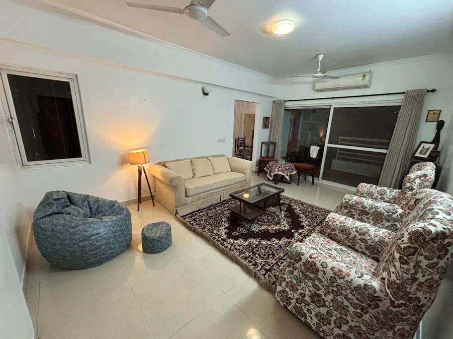 Χώρος καθιστικού στο Grand Ganga Room 1 near Sangam