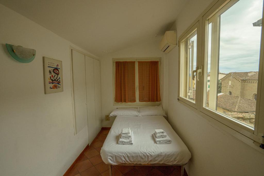 Posteľ alebo postele v izbe v ubytovaní Tranquil Suite Near Museums and Train Station