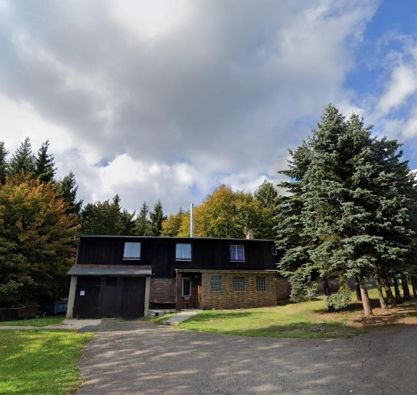 a large house with a driveway in front of it at SILVESTROVSKÁ HORSKÁ CHATA až pro 30 lidí in Horní Krupka