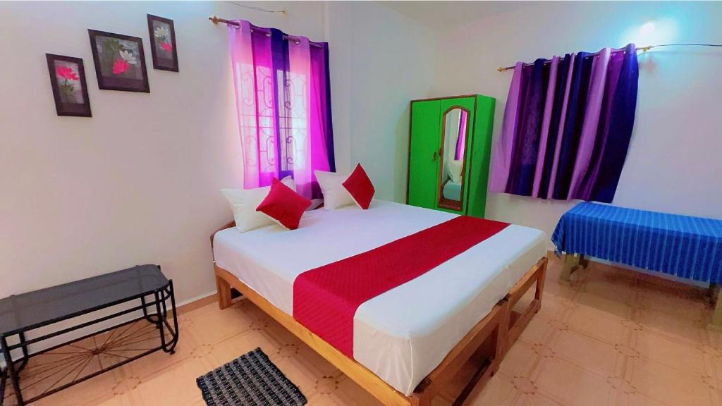Postel nebo postele na pokoji v ubytování Deepti Guest House