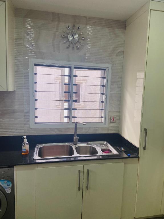 Kuchyň nebo kuchyňský kout v ubytování Abuja Horizons Suite