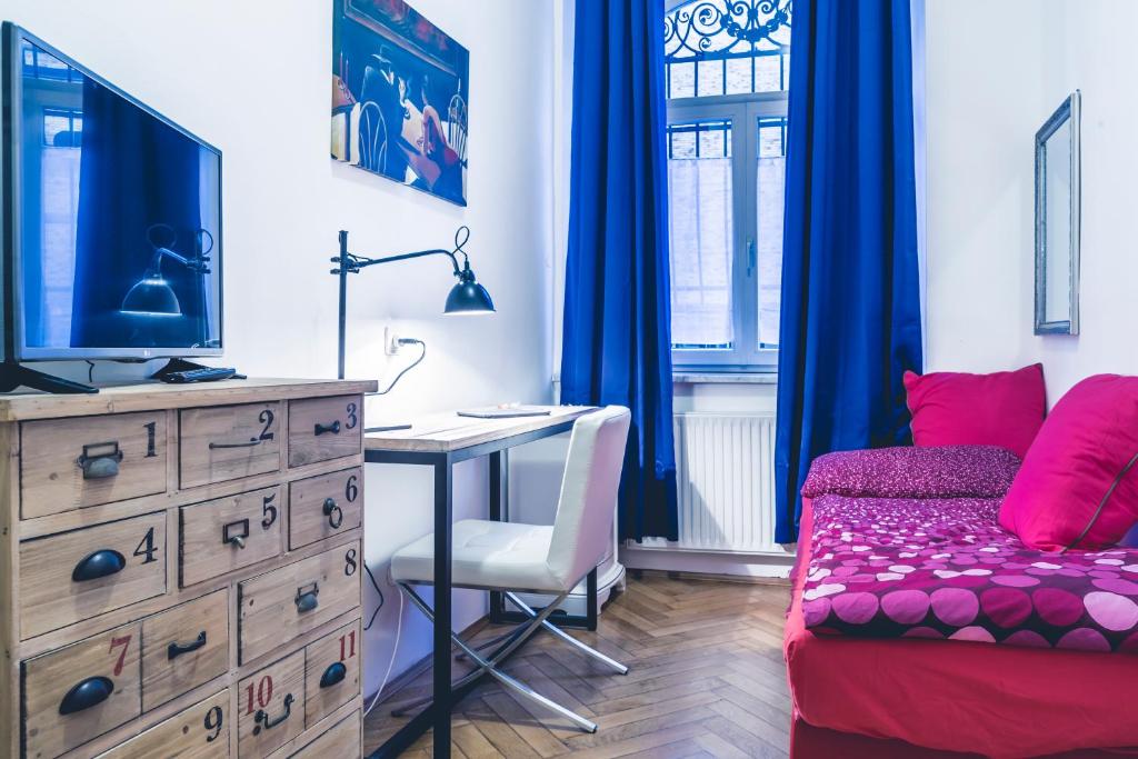 Bolzano Rooms - Standard Single Room With Shared Bathroom