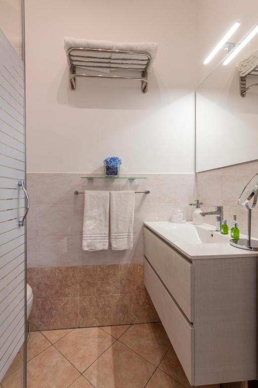 A bathroom at B&B Home Flowers Milano