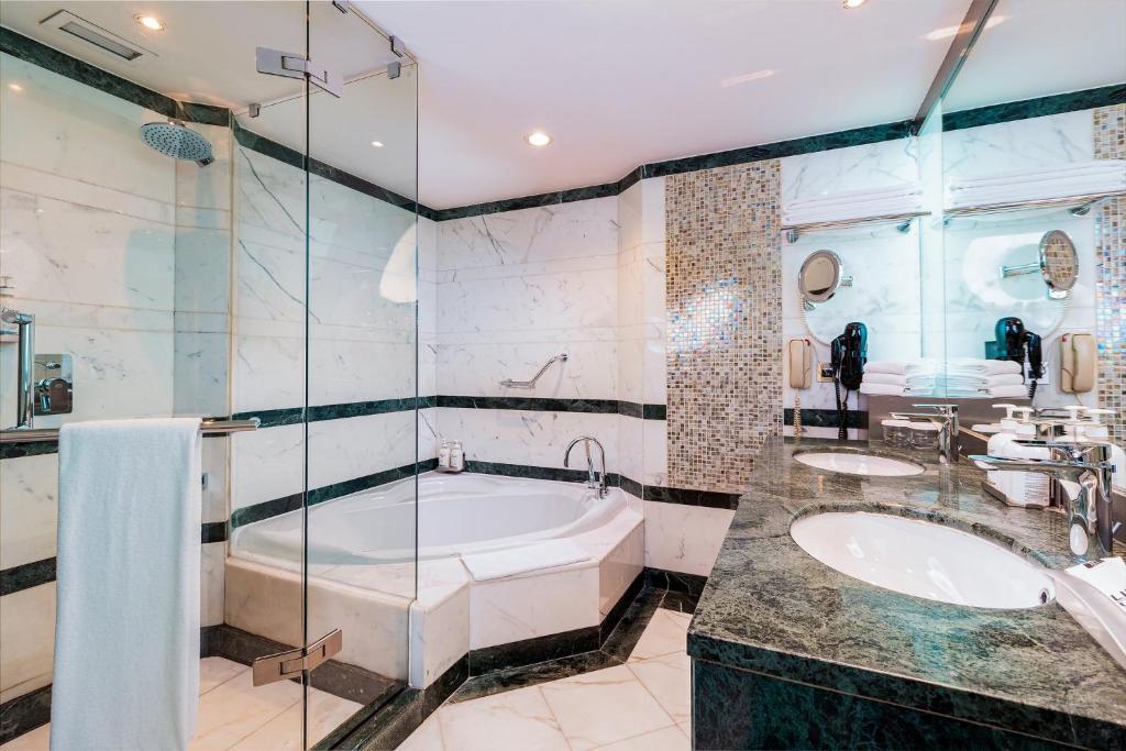 Holiday Inn Kuwait Al Thuraya City, an IHG Hotel - Suite King D'une Chambre Avec Vue Sur La Piscine