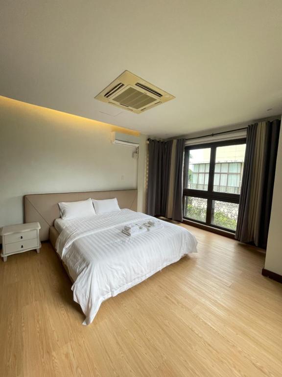 Postel nebo postele na pokoji v ubytování Oasis garden villa Luxury 5-Bedroom , 3200 sqm