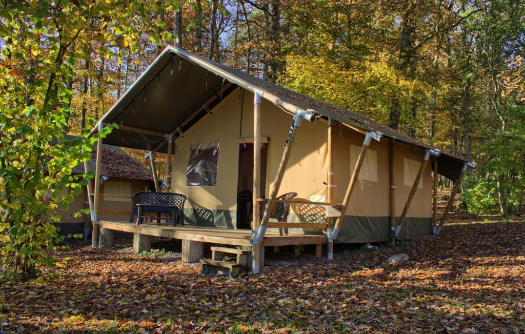 Budova, kde se the luxury tent nachází
