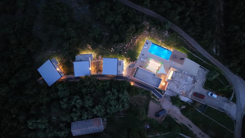 Bazén v ubytování Solana's View - Ferienhäuser in ruhiger Lage, mit einer einzigartigen Aussicht, Infinity Pool, Free Parking und Wlan nebo v jeho okolí