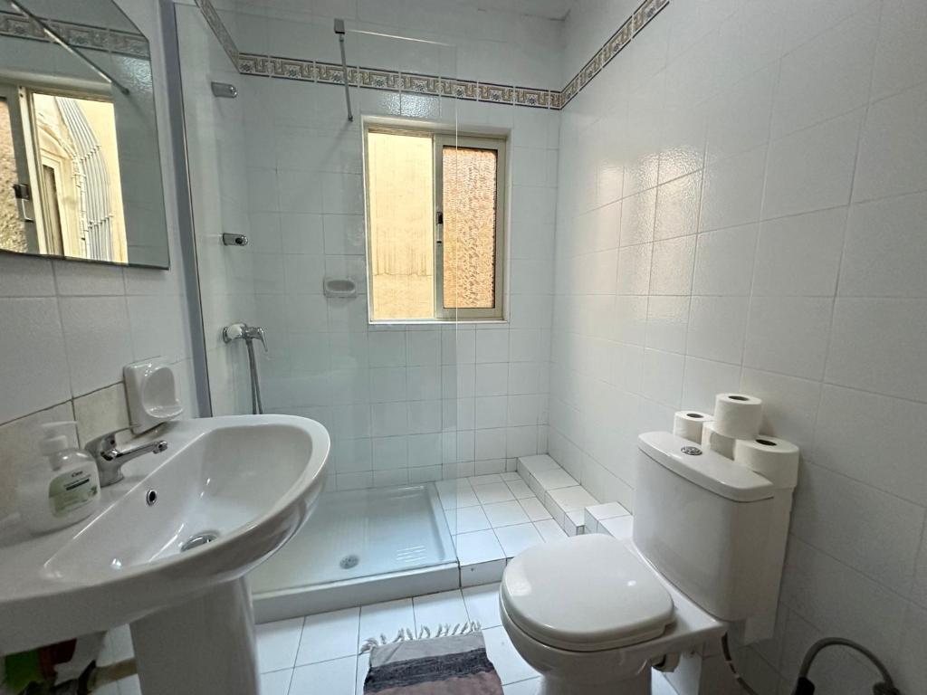 Koupelna v ubytování F62 Room with sharing bathroom near the Beach in shared apartment