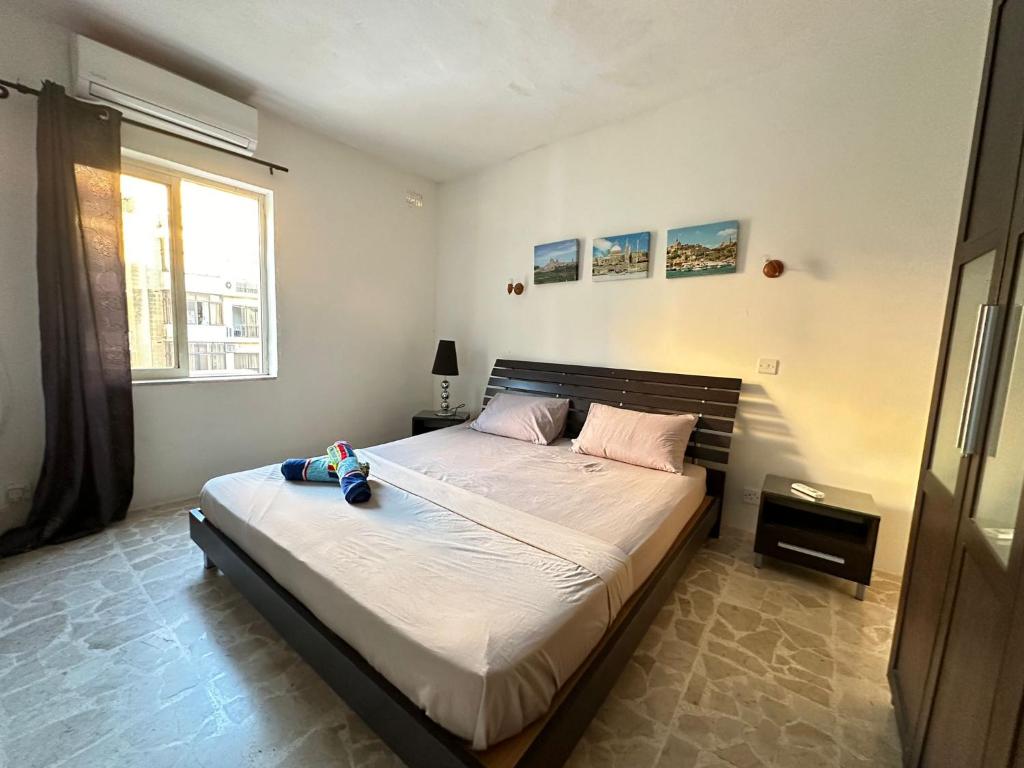 Postel nebo postele na pokoji v ubytování F62 Room with sharing bathroom near the Beach in shared apartment