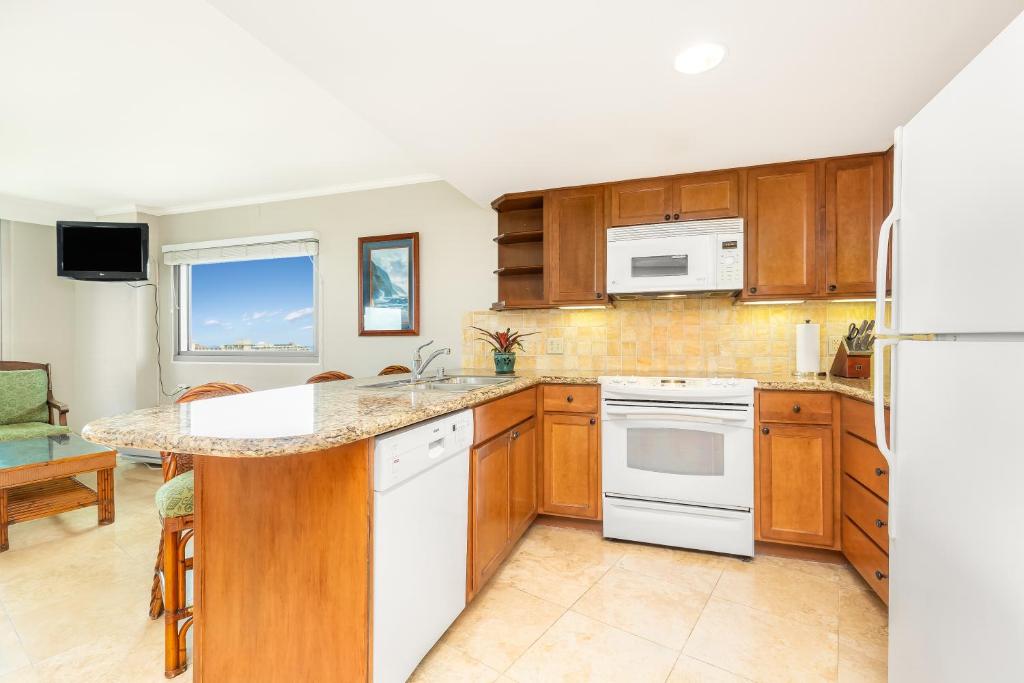 Luana Waikiki Hotel & Suites - 