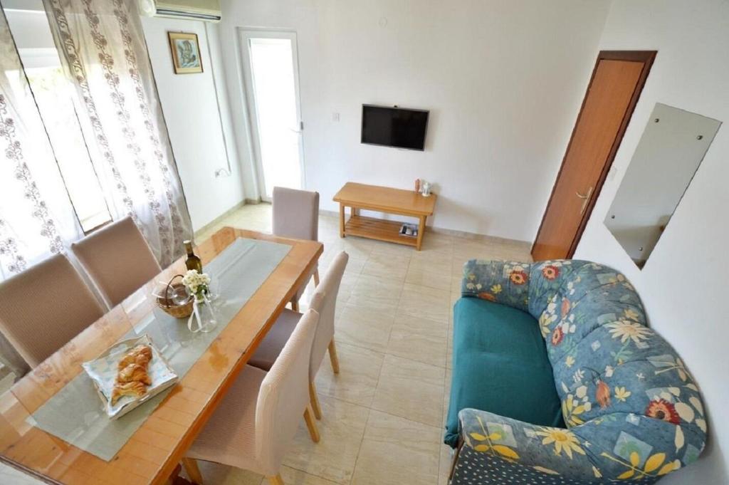 Televízia a/alebo spoločenská miestnosť v ubytovaní Apartment Denko