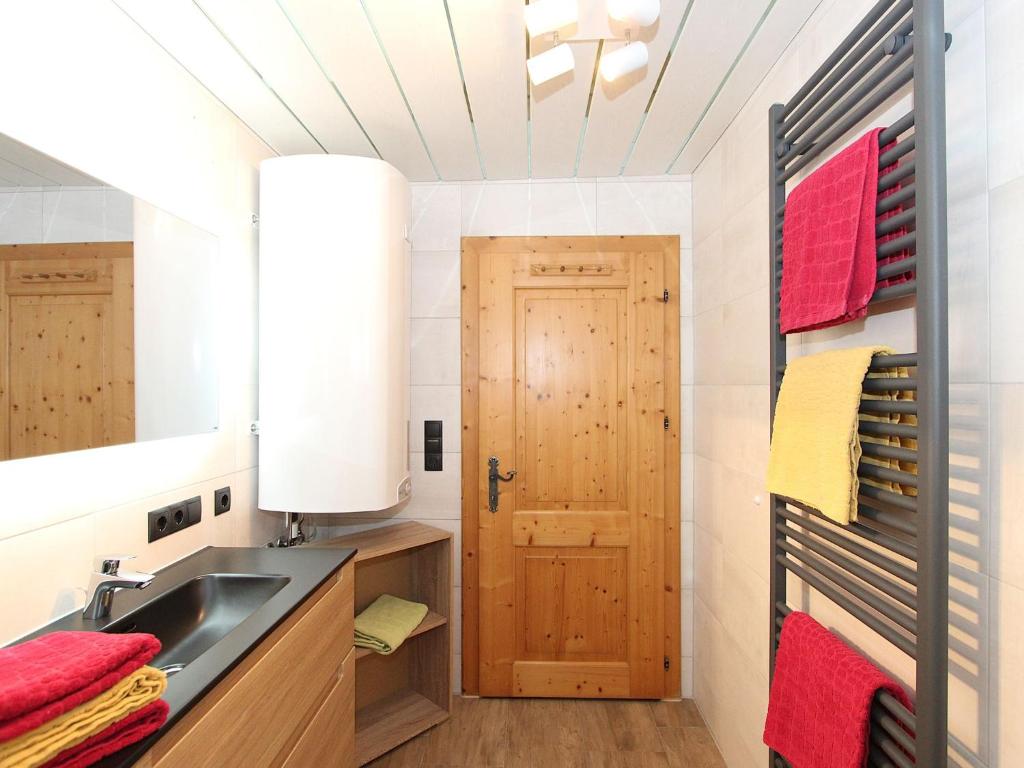 Postel nebo postele na pokoji v ubytování Chalet Katharina by Interhome