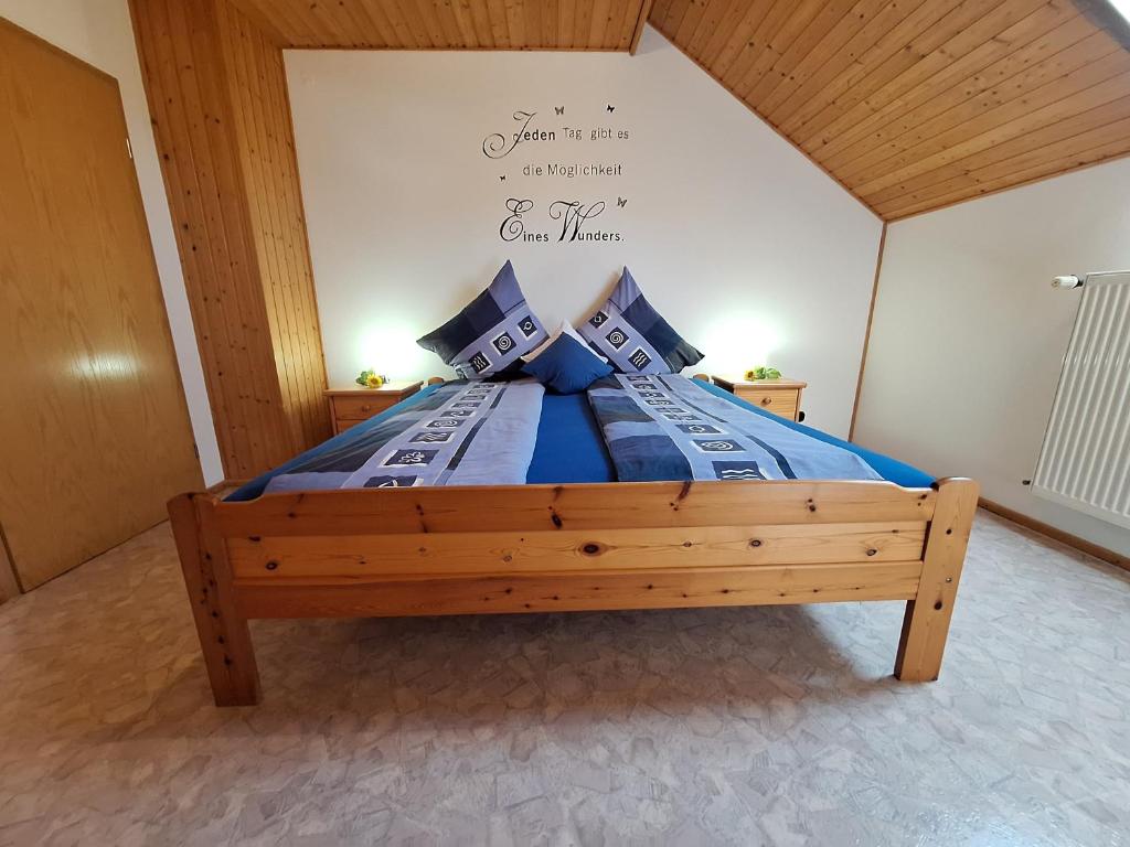 Postel nebo postele na pokoji v ubytování Ferienwohnung Hilde und Martin Weiß