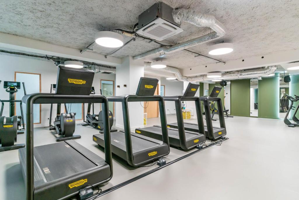 Posilňovňa alebo fitness centrum v ubytovaní Ecla Paris Noisy-le-Grand