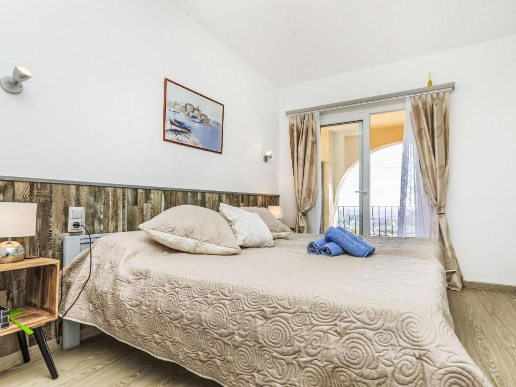 Postel nebo postele na pokoji v ubytování Holiday Home Puig Romani-1 by Interhome
