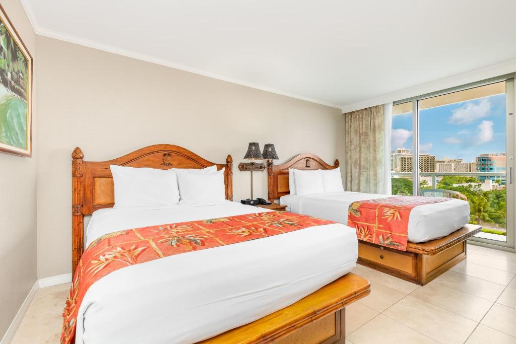 Luana Waikiki Hotel & Suites - 