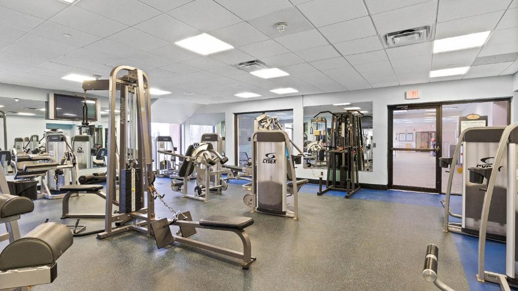 Fitness centrum a/nebo fitness zařízení v ubytování Woodcliff Hotel and Spa