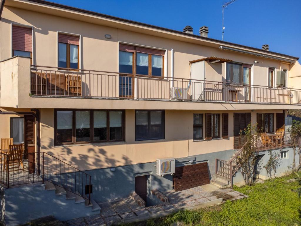 Το κτήριο όπου στεγάζεται  το διαμέρισμα