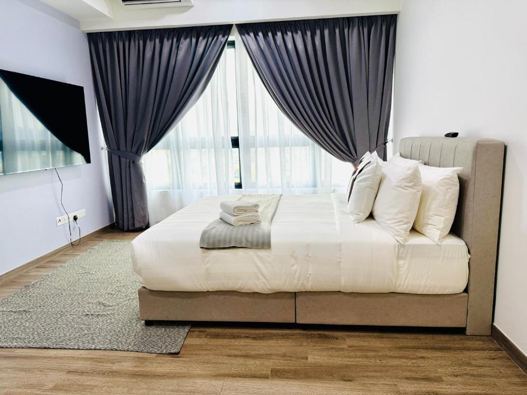 Postel nebo postele na pokoji v ubytování Agile TRX Luxury suite Bukit bintang