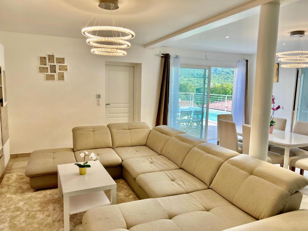 Posedenie v ubytovaní Chambres & Suites Villa architecte