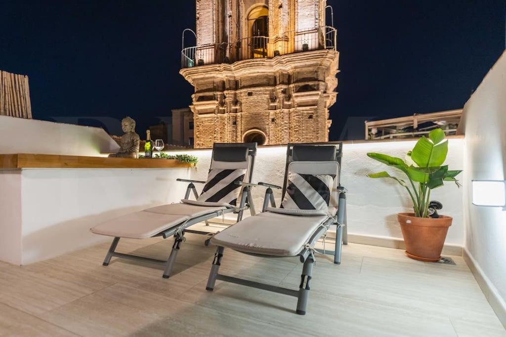 Textured Apartment Penthouse With Private Green Area photo