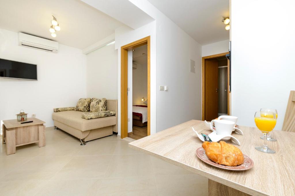 Televízia a/alebo spoločenská miestnosť v ubytovaní Imperium Apartments