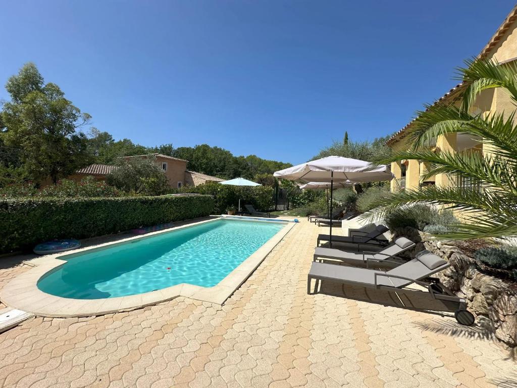 Πισίνα στο ή κοντά στο Villa familiale avec piscine à Lorgues, 120 m²